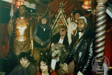 Back row: Tanya Moodie (as Hunter), Timothy Bateson (as Halvard), Freddie Jones (as The Earl), Arthur Whybrow (as Tooley), Paterson Joseph (as The Marquis). Foreground: Gary Bakewell (as Richard), Laura Fraser (as Door).