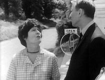 Frank (Alfred Burke) questions Mrs Flockton (Anna Wing).